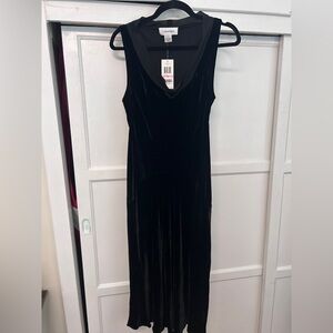 NWT Calvin Klein Elegant Sleeveless Semi Cowlneck Black Velvet Sheath Dress, 10